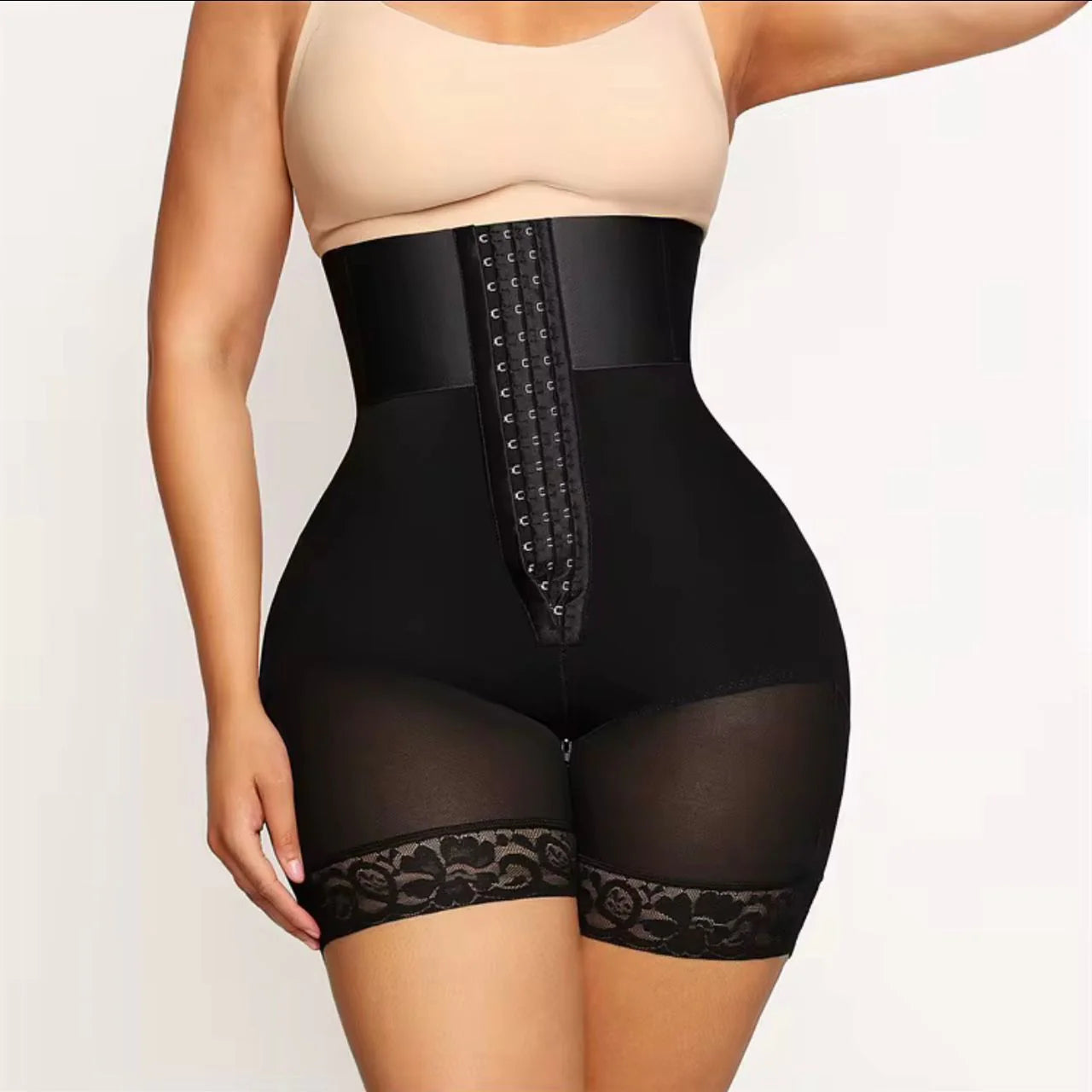 Short Gainant Invisible – Taille Affinée & Fesses